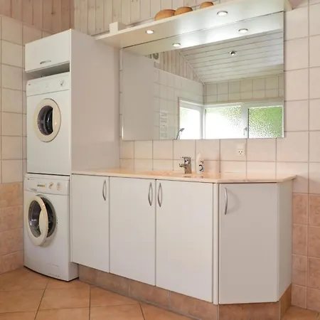 Дом отдыха Awesome Home In Blavand With Sauna