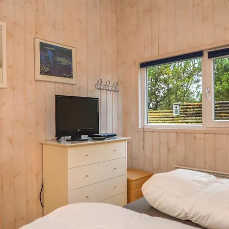 Дом отдыха Awesome Home In Blavand With Sauna *
