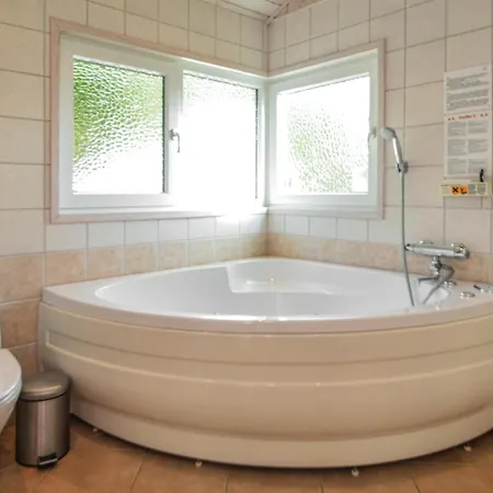 Дом отдыха Awesome Home In Blavand With Sauna