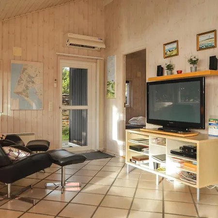 Дом отдыха Awesome Home In Blavand With Sauna Блаванн