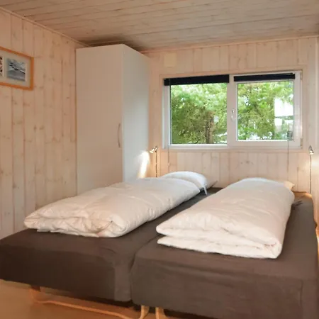 Дом отдыха Awesome Home In Blavand With Sauna *
