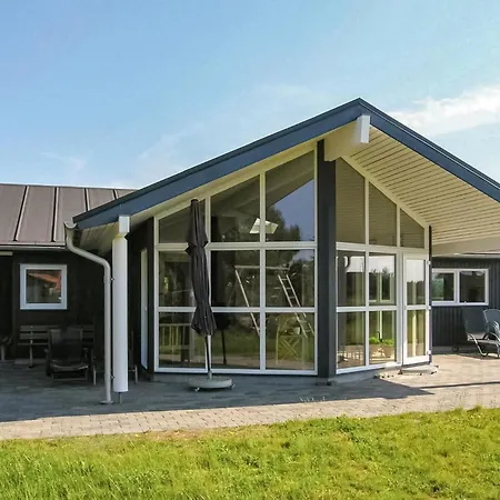 Дом отдыха Awesome Home In Blavand With Sauna *
